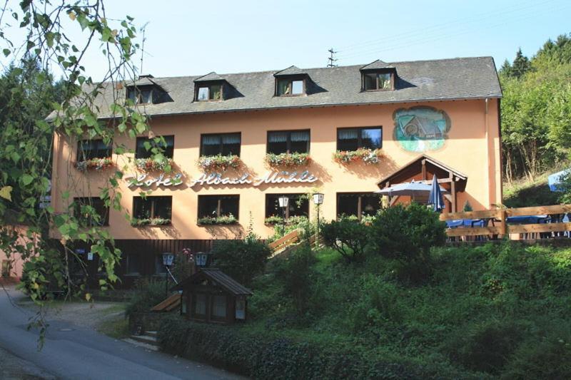 Waldhotel Albachmuehle Mit Albacher Stuben Wasserliesch Eksteriør bilde